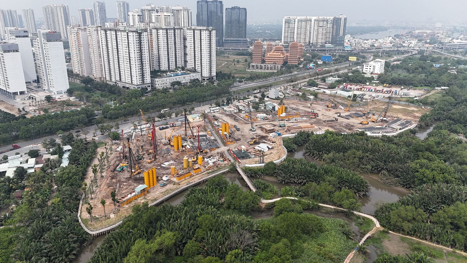 Tiến độ xây dựng dự án Eaton Park vào tháng 01/2024