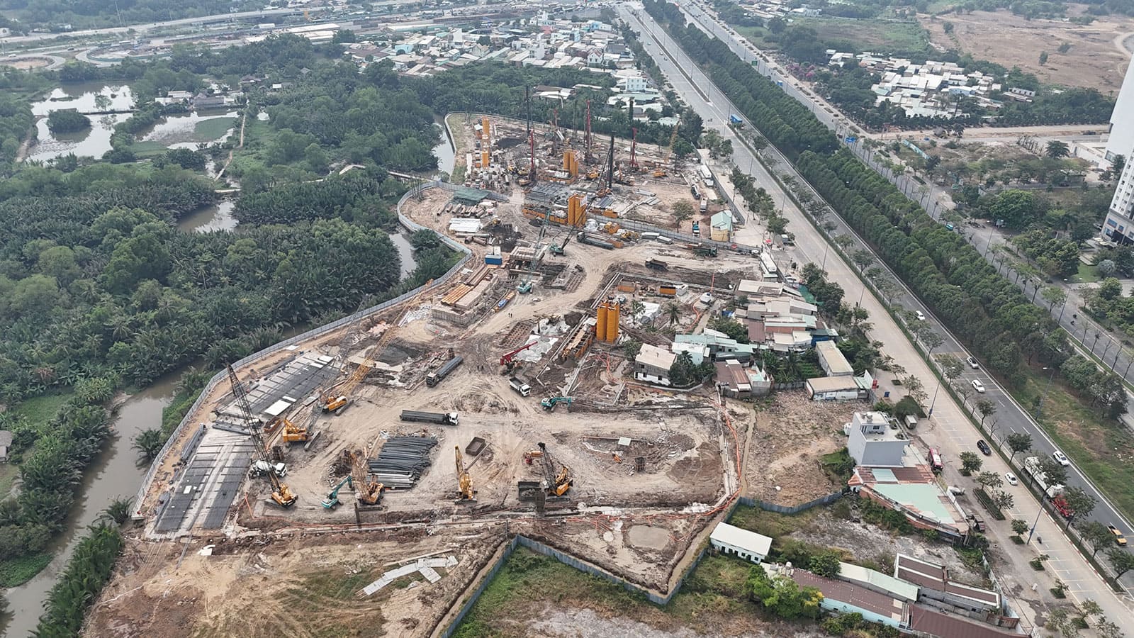 Tiến độ xây dựng Eaton Park Gamuda Land tháng 01 năm 2024.