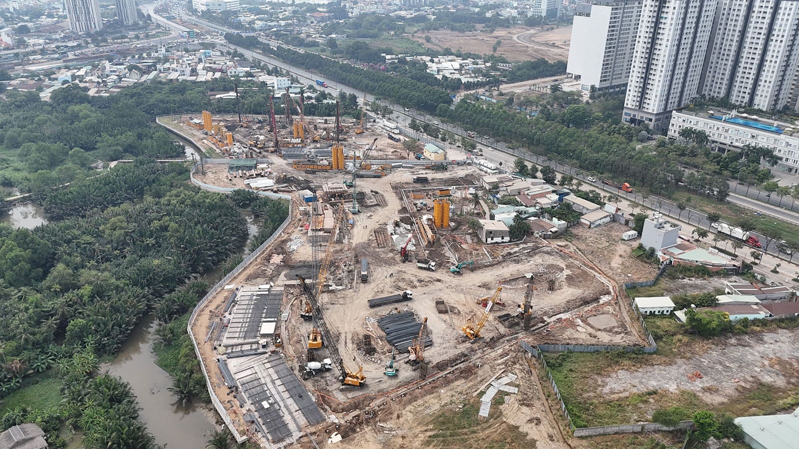 Tiến độ xây dựng Eaton Park Gamuda Land tháng 01 năm 2024.