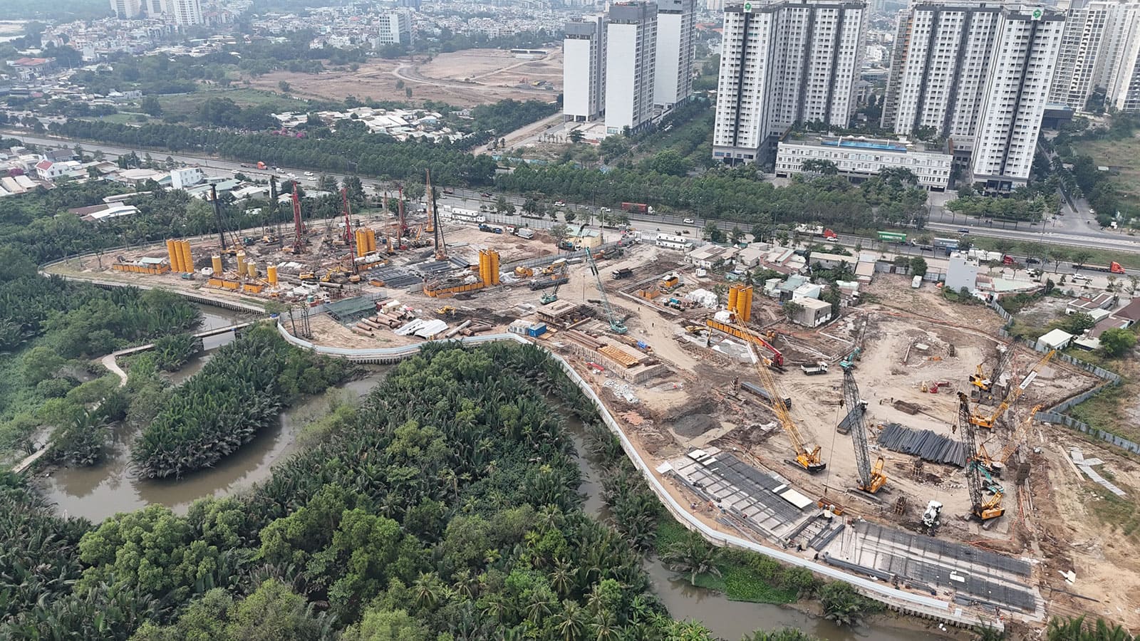 Tiến độ xây dựng Eaton Park Gamuda Land tháng 01 năm 2024.