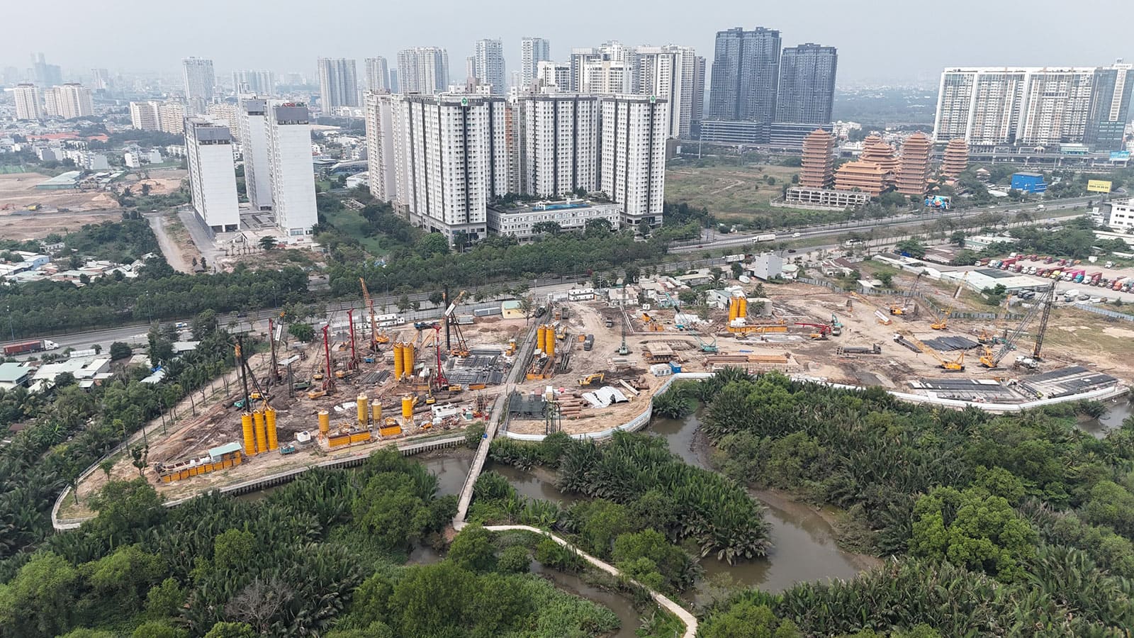 Tiến độ xây dựng Eaton Park Gamuda Land tháng 01 năm 2024.