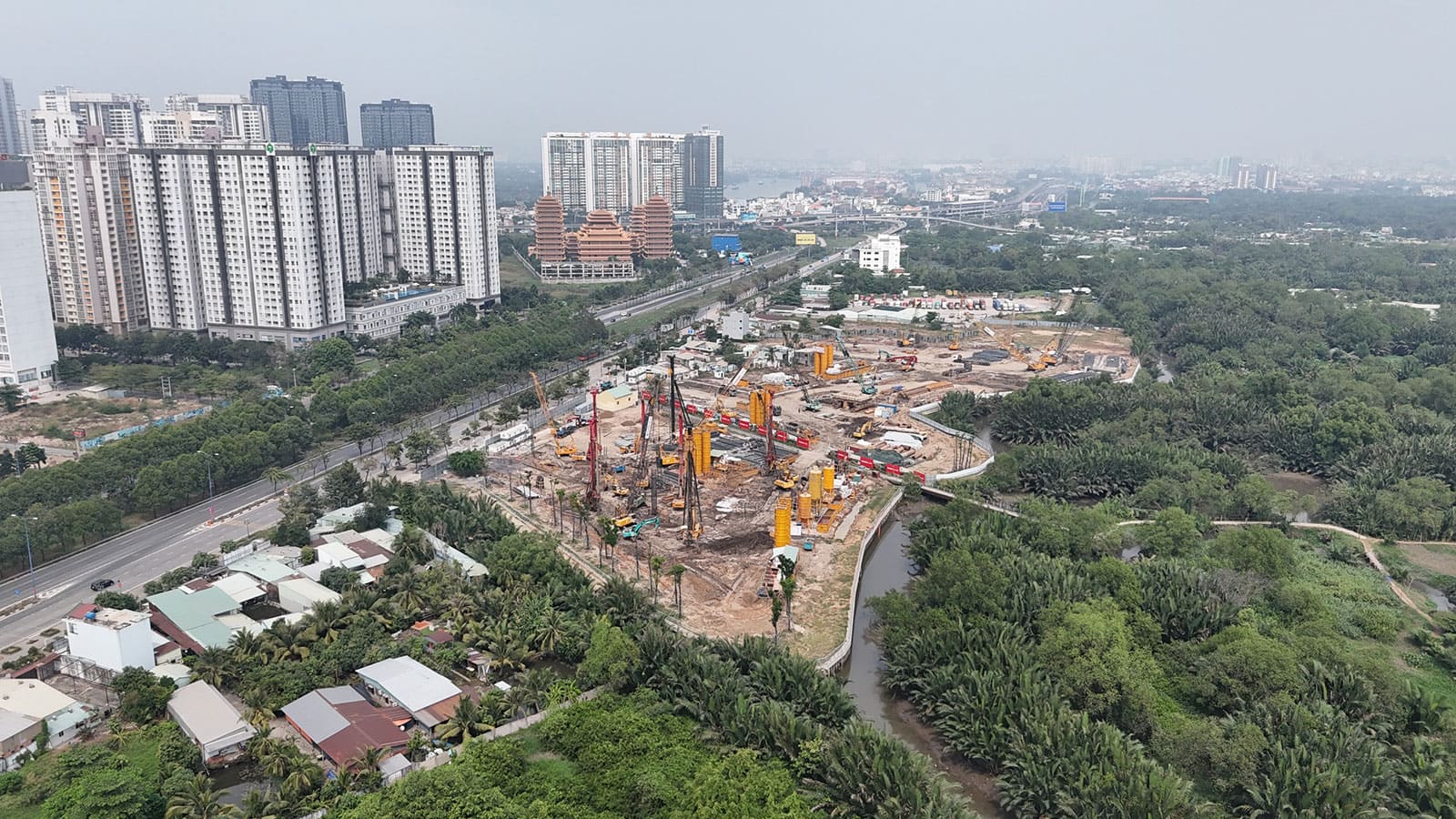 Tiến độ xây dựng Eaton Park Gamuda Land tháng 01 năm 2024.